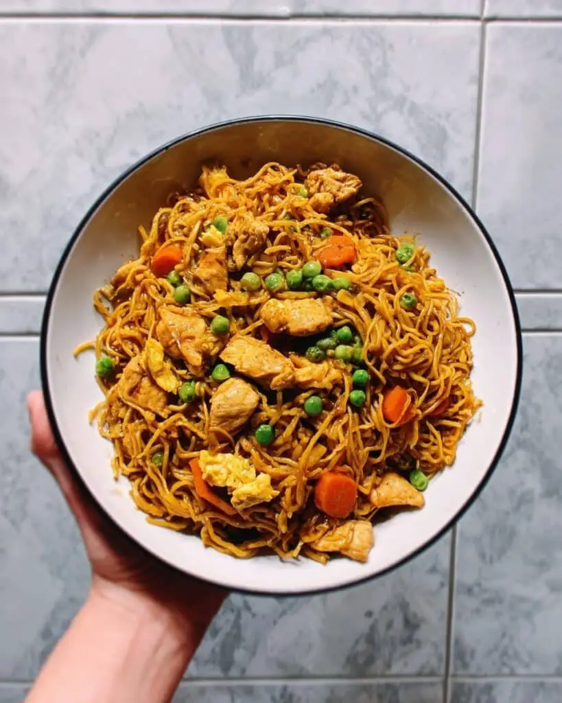 Chicken Stir Fry with Shirataki Noodles and Colorful Vegetables Recipe